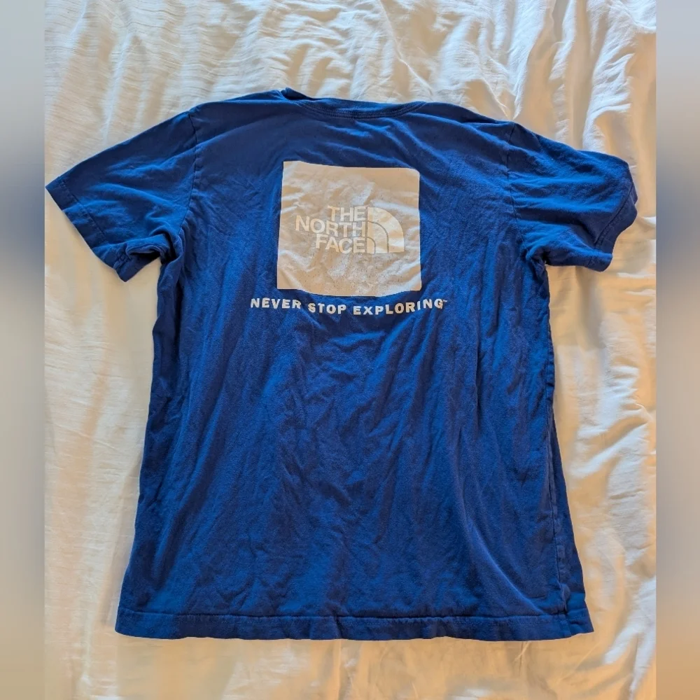 Men's North face Graphic Tshirt sz L‎ Blue